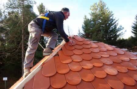 KAPELICA LOŠKO POPRAVILO STREHE 03 FOTO LJUBO VUKELIČ